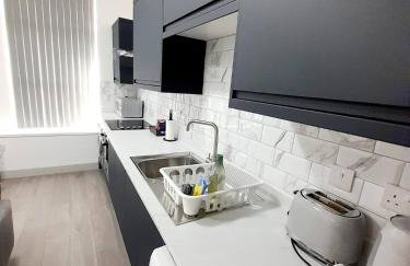 Modern 2 Bed Apartment, Desborough, Kettering, Sleeps 5, Free Parking, WIFI, Ideal for Contractors, Professionals, Families and Relocations - Photo 8