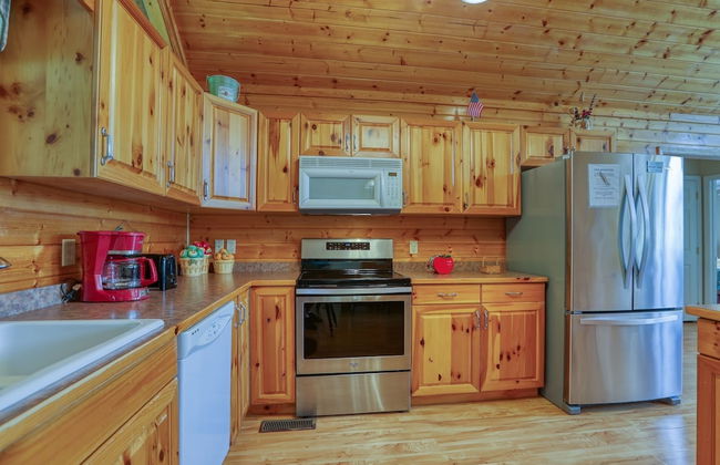Moosetrax - 3 Bedrooms, 2 Baths, Sleeps 6 Cabin by RedAwning - Photo 10