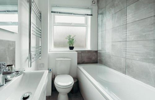 Modern 2 bed 1st Floor Apartment by Jesswood Properties Parking Wi-fi - Foto 10