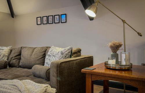 Converted Welsh Sunday School with Sea View & Garden on Anglesey - Dog Friendly - Photo 27