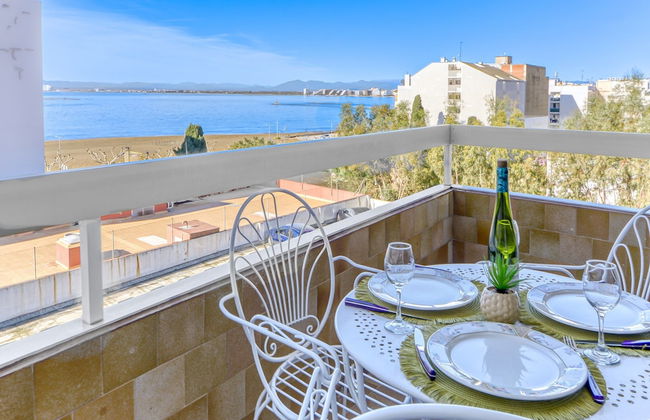 Beautiful Apartment With View - Photo 1