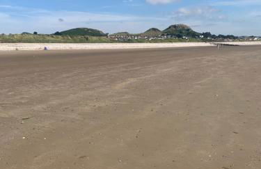 Seaside Escape - Deganwy Beach Cottage - Sea Views & Golf Course Views - Photo 36