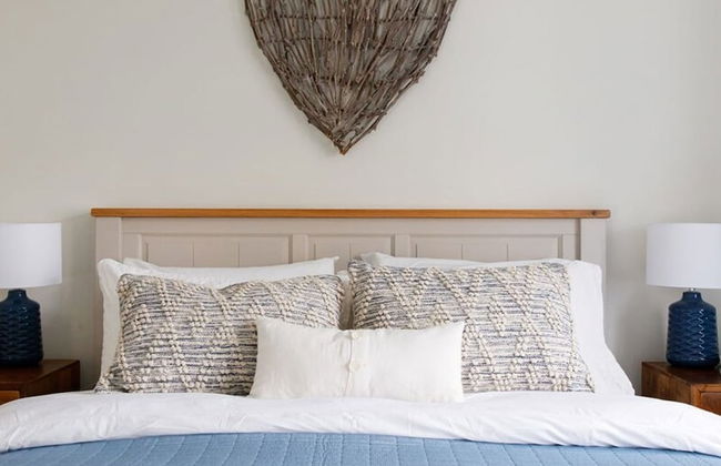 Coastal Retreat for 8 With Hot Tub - Walk to Beach - Foto 29