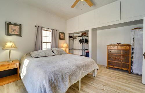 Dolorable Home with Yard - Walk to River! - Foto 13