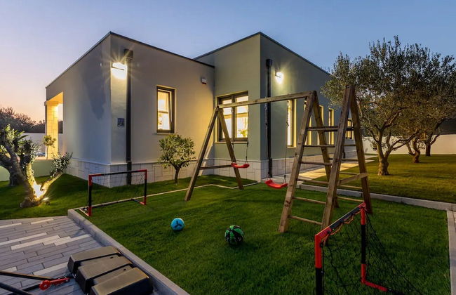 Sophisticated Oasis Residence Villa With Pool - Foto 34