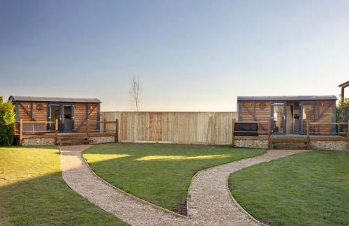 Holly Lodge - Quirky Shepherd's Hut With Hot Tub - Bespoke Made From A Salvaged Railway Carriage - Foto 13