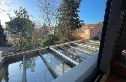 Glass and wood designer villa with garden in centertown - Foto 10