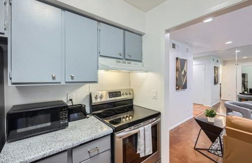 Your Walkable King Bed Getaway - Sleeps 4 - Pool Pkg - Foto 12