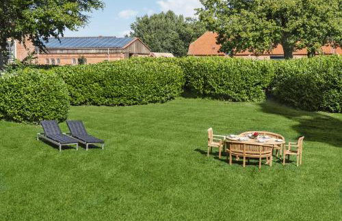 GUT KLETKAMP "Storchennest" - Ferienwohnung im Schlossturm mit 3 Schlafzimmern I Panorama-Turmzimmer mit Naturblick I Gemeinschaftsgarten I 15 Min zur Ostsee I Küche I Parkplatz I WLAN - Foto 6