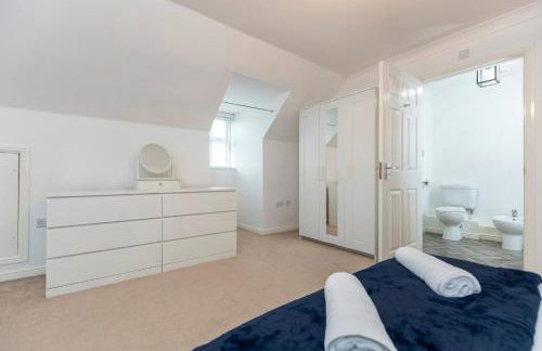 Spacious 3-Bed Home – Family Contractor Friendly - Photo 6