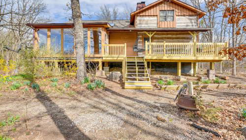 Historic Clark Cabin with Deck and Fishing Pond Access - Foto 2