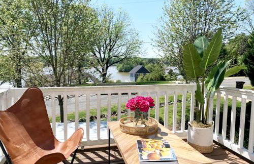 Waterfront Retreat with Spectacular Interior, Jacuzzi and Game Room in NC - Foto 67