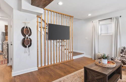 Chic and Cozy - Walk to Bars, Coffee, and Restaurants - Foto 12