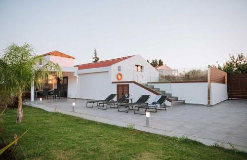 Manolis Seaside Villa with Private Pool - Foto 17