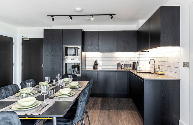 Chic and Sleek Sky-high Apartment - Foto 11