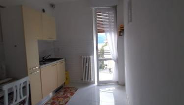 Luino Flowers Home - Photo 5, stove