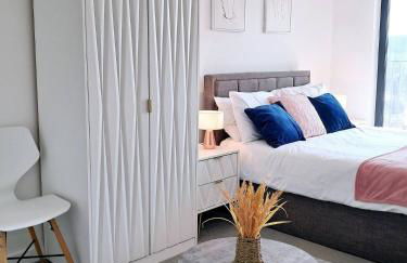 Lets Stay SA Manchester I 2Bed 2Bath l Waterfront l Private Balcony I Relaxing Retreat I Great Location - Foto 21