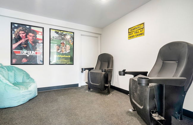 Luxury Lakehouse - Photo 53