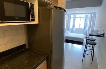 Lindo Studio em Frente à Praia do Embaré! - Foto 17