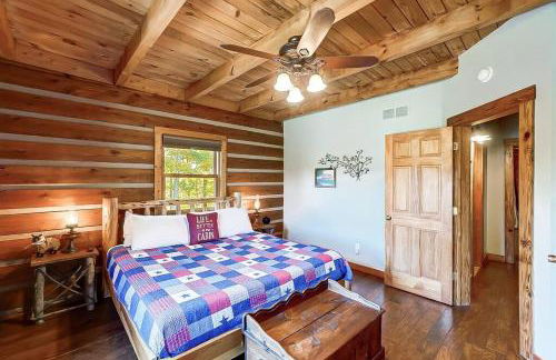 Large Log Cabin Chalet w/ Hot Tub - Horses & Lake! - Foto 49