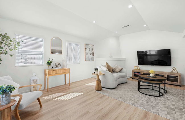 Not Affected by the Fire/spacious Modern Retreat w Luxury Amenities & Style - Foto 28