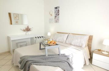 La CasEtta Bilocale Centrale con Terrazza ParkFree Wifi MiniPC PS4 AC - Foto 1