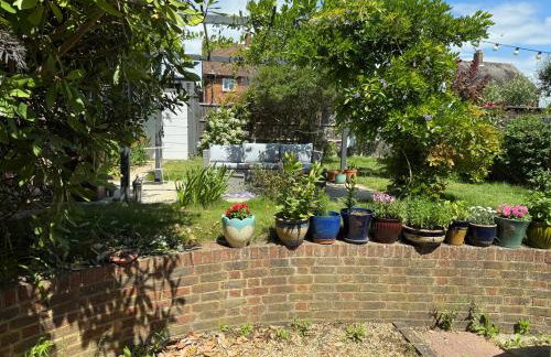 Cosy Apartment with Private Access and Kitchenette in Guildford - Photo 18