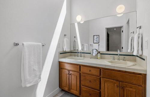 Prescott Treehouse Luxe 4BR 3B Home Sleeps 10 - Foto 43