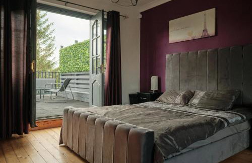 Modern Spacious House - Sleeps 16, Free Parking, Sun Terrace - Foto 49