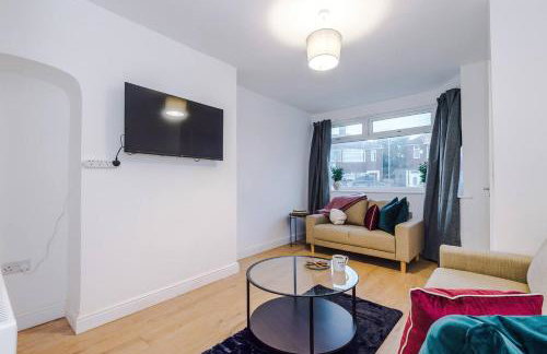 Comfy 3-BR Wirral Home | Free Parking & Wi-Fi - Foto 12