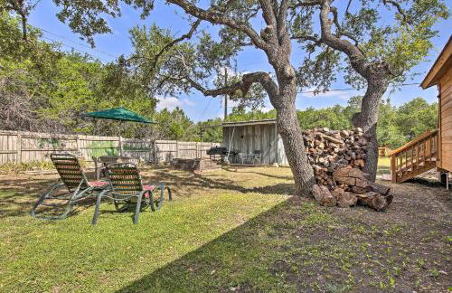 Couples Cabin with Luxury Deck, 1 Mi to Canyon Lake! - Foto 21