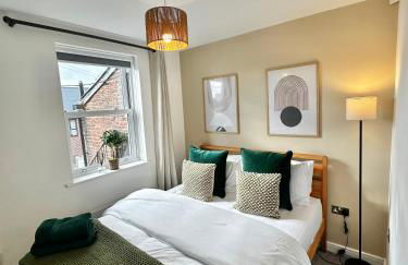 2 BR Flat - Short Lets & Serviced Accommodation Manchester with 2 Parking Spaces - Close to Hospitals - Foto 13