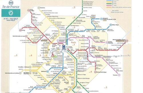 Paris Eiffel Tower et Disney apartments, parkings gratuits et sécurisés, 10 minutes métro to Paris - Foto 6