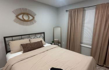 Spacious 6 Bedroom Home with NYC Access & Parking! - Foto 28