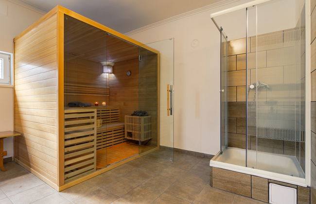 6 bedroom House in Balatonfenyves with private pool and garden - Photo 24