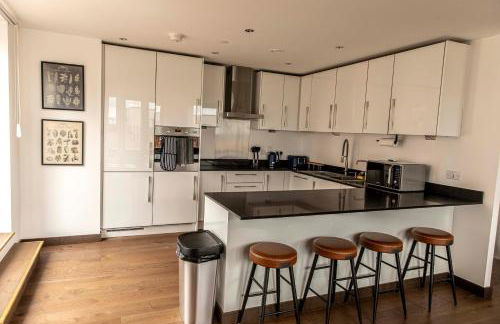 Maidstone Luxury Penthouse 3 bedroom apartment & parking - Foto 11