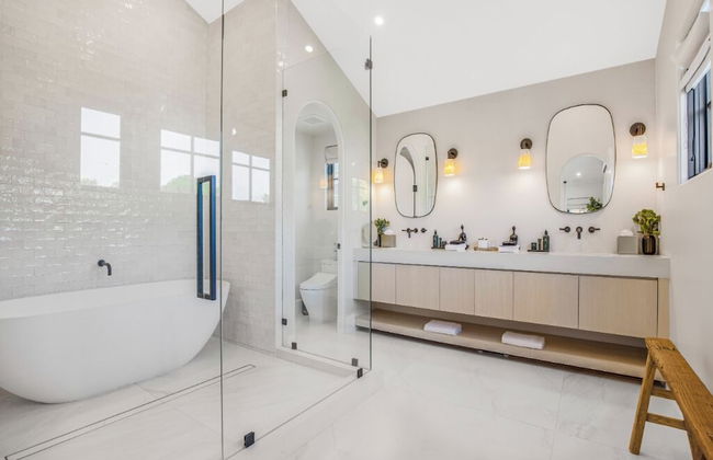 Villa Camellia - Charming 5 BR Home in the Heart of Studio City - Photo 50