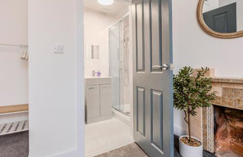 Immense Bright 5BR House near Kensington Olympia - Photo 27