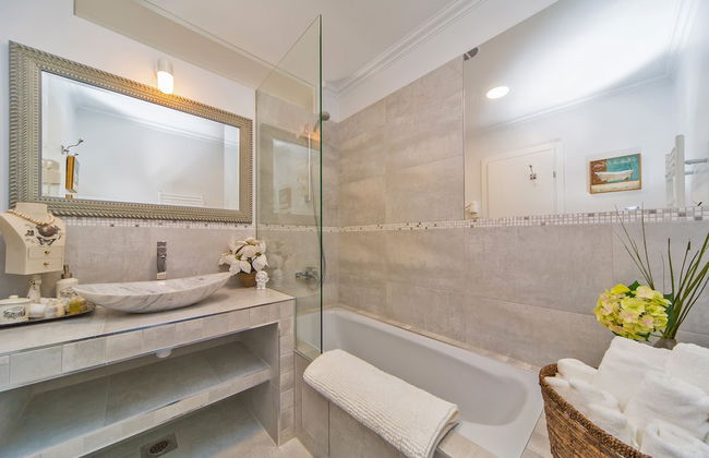 Luxury Villa Dolce Vita with Pool - Photo 25