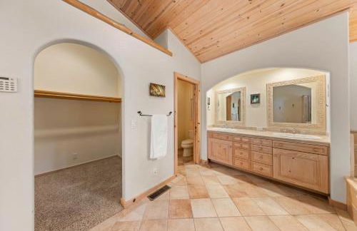 Fox Crossing at Tahoe Donner by Tahoe Getaways - 3BR Vacation Rental w Forested Views & HOA Amenities! - Foto 23