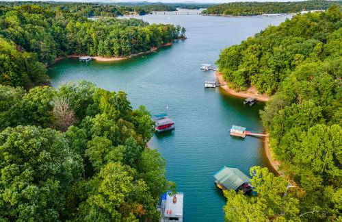 4bd Waterfront House in Lake Lanier with HotTub, FirePit, Wifi, Ping Pong and 2 Kaya - Foto 45