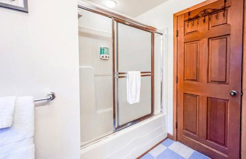 Hot Tub & Game Room in Large Ocean Front Home! Second Story - Foto 13