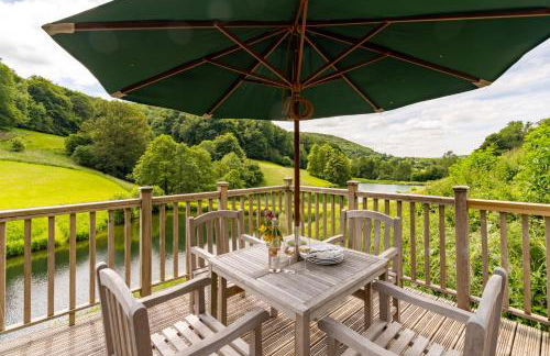 Lakeside Cottage - Photo 1