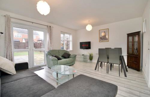 Clothier House - Stylish 3Bed Haven, WiFi & Driveway Parking - Foto 1