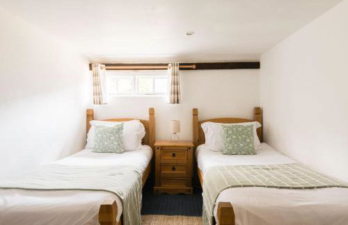 Cosy Cotswolds Farm Stay with Log Burner - Peaceful Winter Retreat - The Dairy - Foto 24