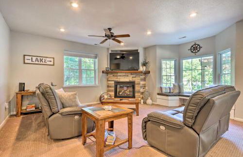 Dock and Jet Ski Slip Lakeside Sunrise Beach Home! - Foto 4