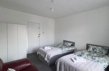 NextDoor Morden - Photo 5