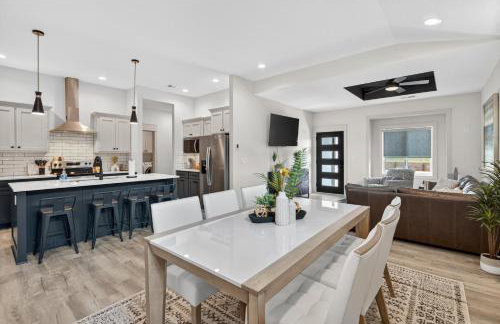 Plush & Roomy - Perfect for All Ages near KU & KC - Photo 1