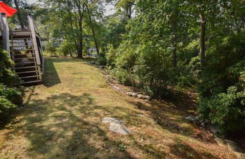 Pond Front Home with Private Dock - Foto 29