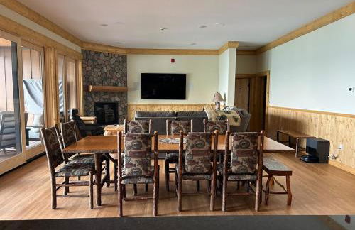 The Lodge at Pine Cone Lodge for Large gatherings! - Foto 43